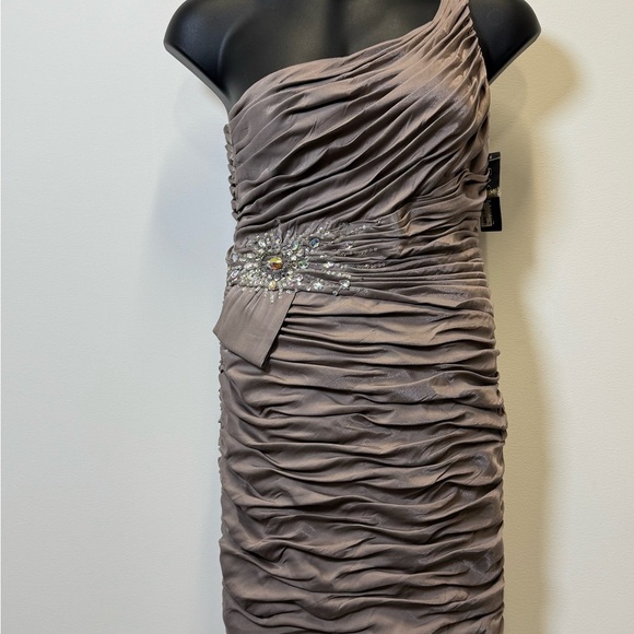 NWT Cache One-Shoulder Ruched Dress with beaded details Size 12 in Mink - Picture 11 of 13